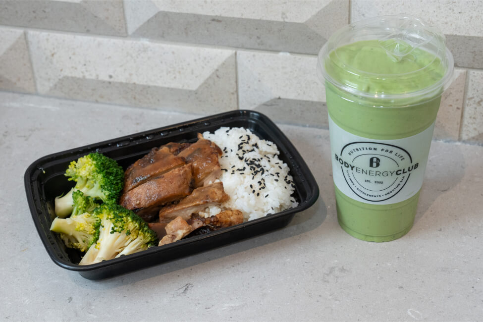 Green Goddess Smoothie and a healthy Broccoli Beef to go meal